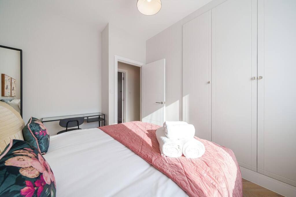 Cosy Tooting Retreat: 2-Bed Gem Londres Exterior foto