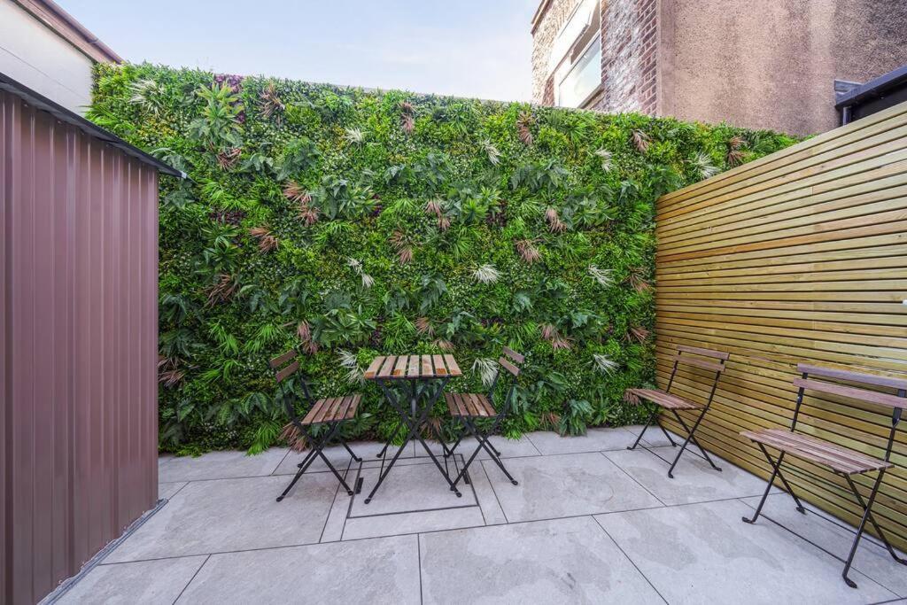 Cosy Tooting Retreat: 2-Bed Gem Londres Exterior foto
