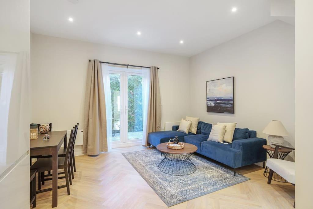 Cosy Tooting Retreat: 2-Bed Gem Londres Exterior foto