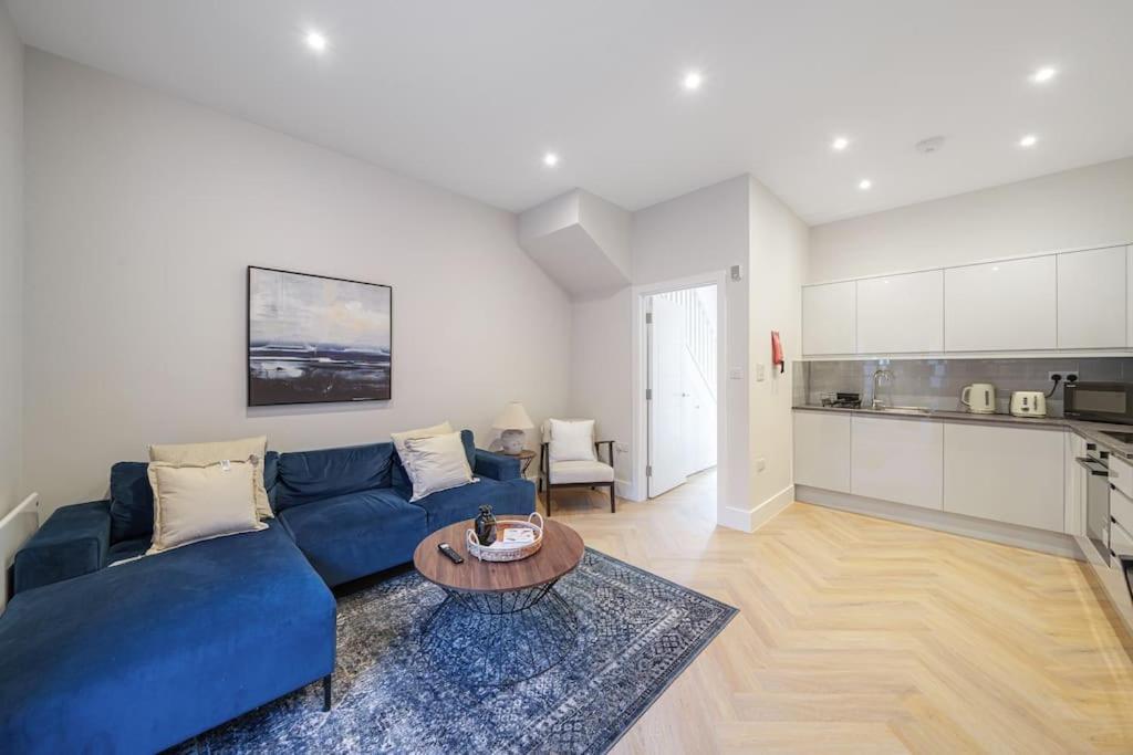 Cosy Tooting Retreat: 2-Bed Gem Londres Exterior foto